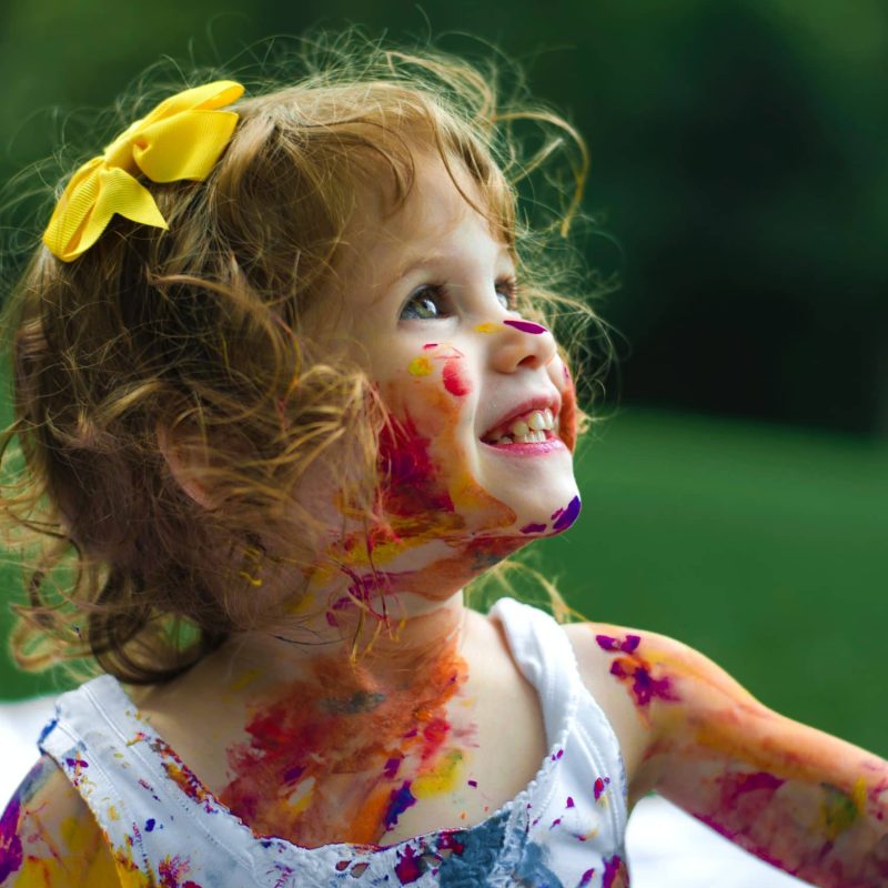 Enfant peinture